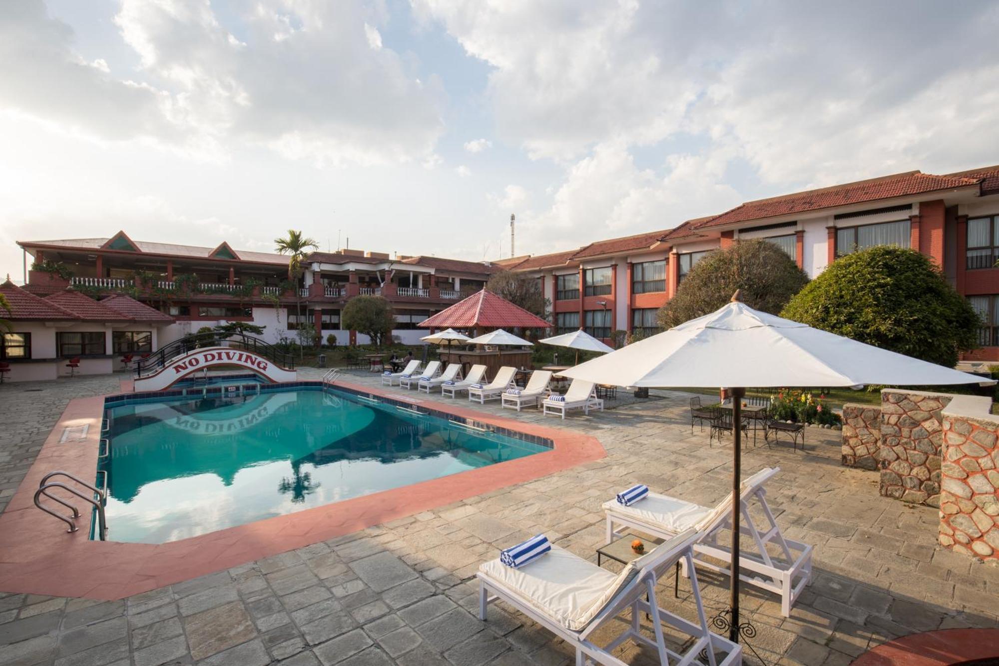Hotel Pokhara Grande Exterior foto