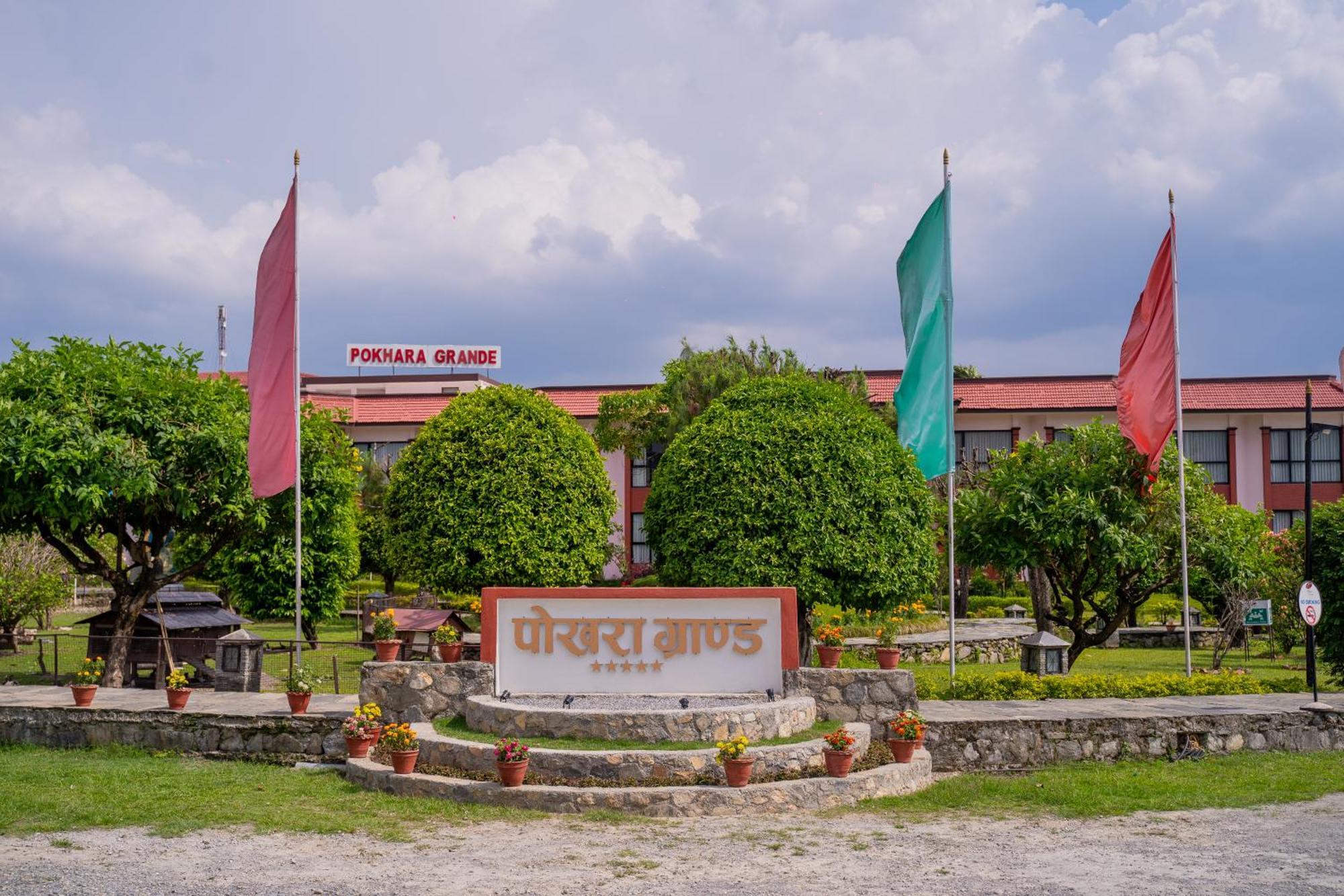 Hotel Pokhara Grande Exterior foto